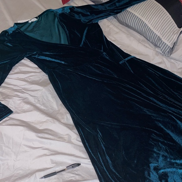 Esmeralda velvet wrap maxi dress. - Picture 2 of 5